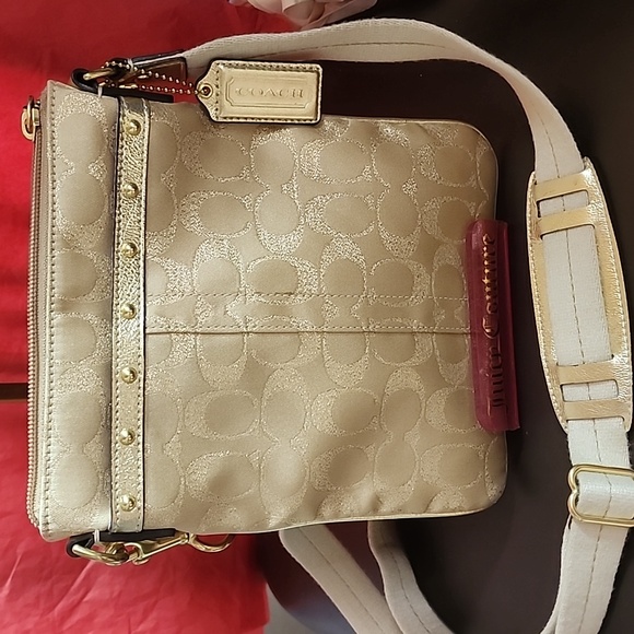 Coach Handbags - Coach 2011 Scripted Creed Glittery Lurex Crossbody Euc 🥰